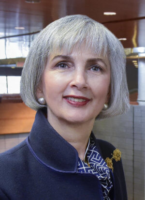 Victoria Owen headshot