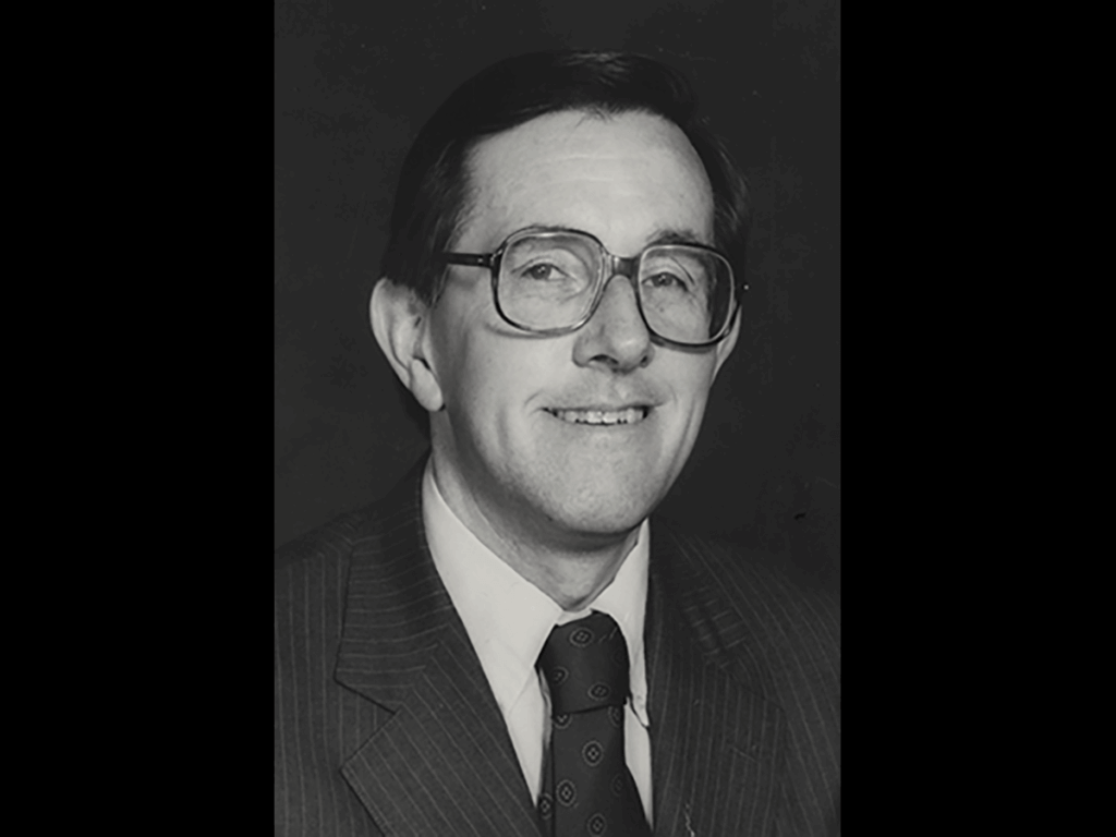 headshot of Robin Downes